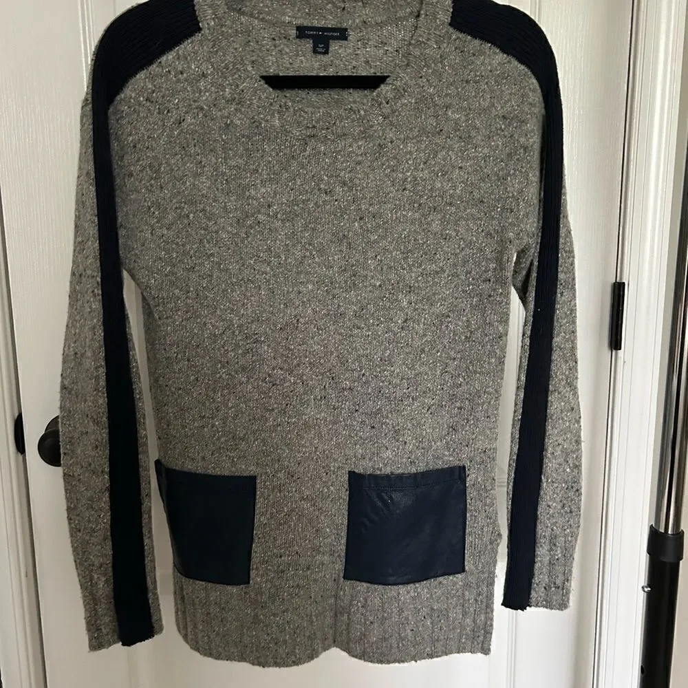Tommy Hilfiger Women’s Gray Cotton/Wool Sweater with Blue Pockets Size Small